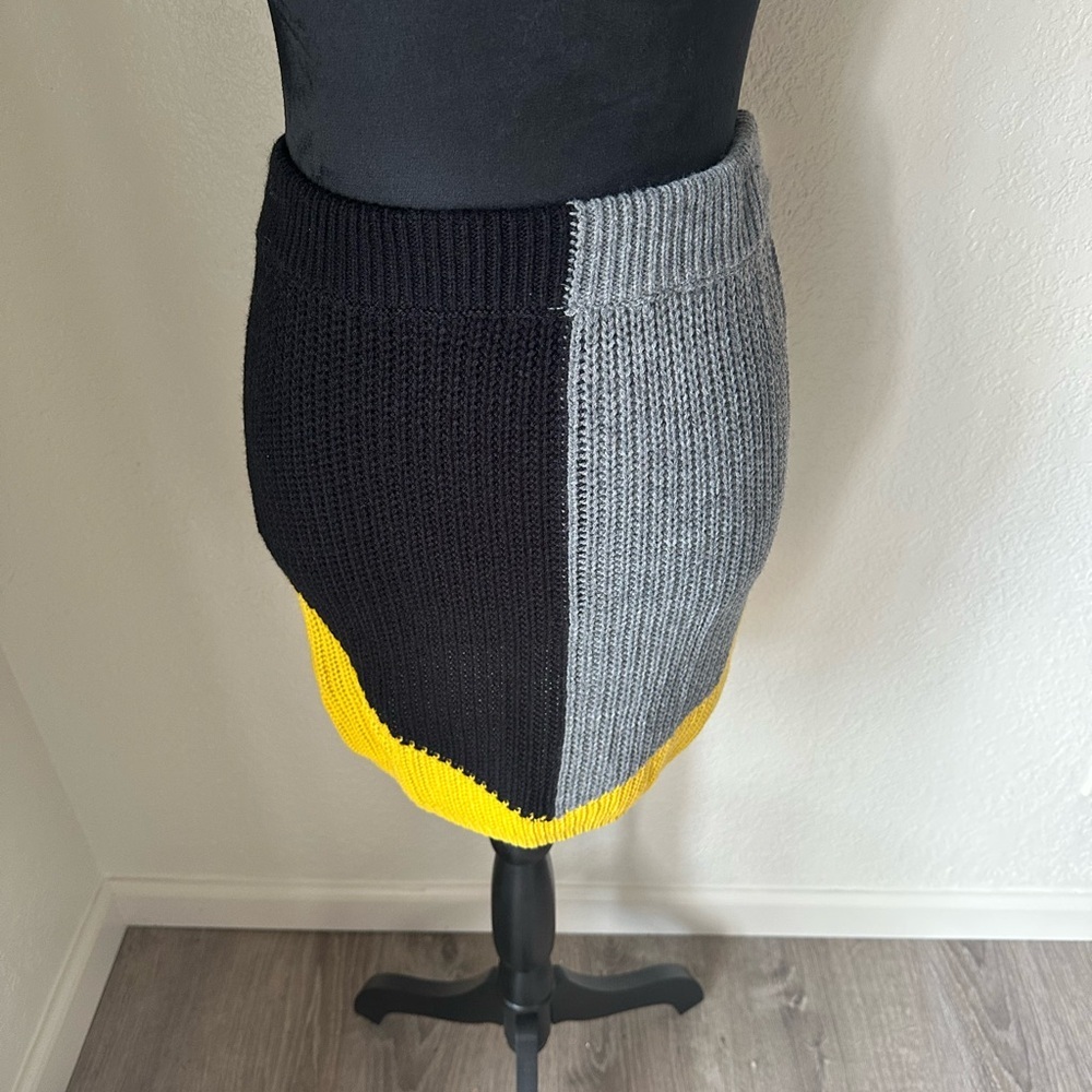 Sweater and Skirt Set - Picture 2 of 5